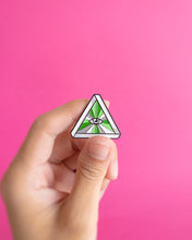 Load image into Gallery viewer, Queer eye (aromantic) — enamel pin