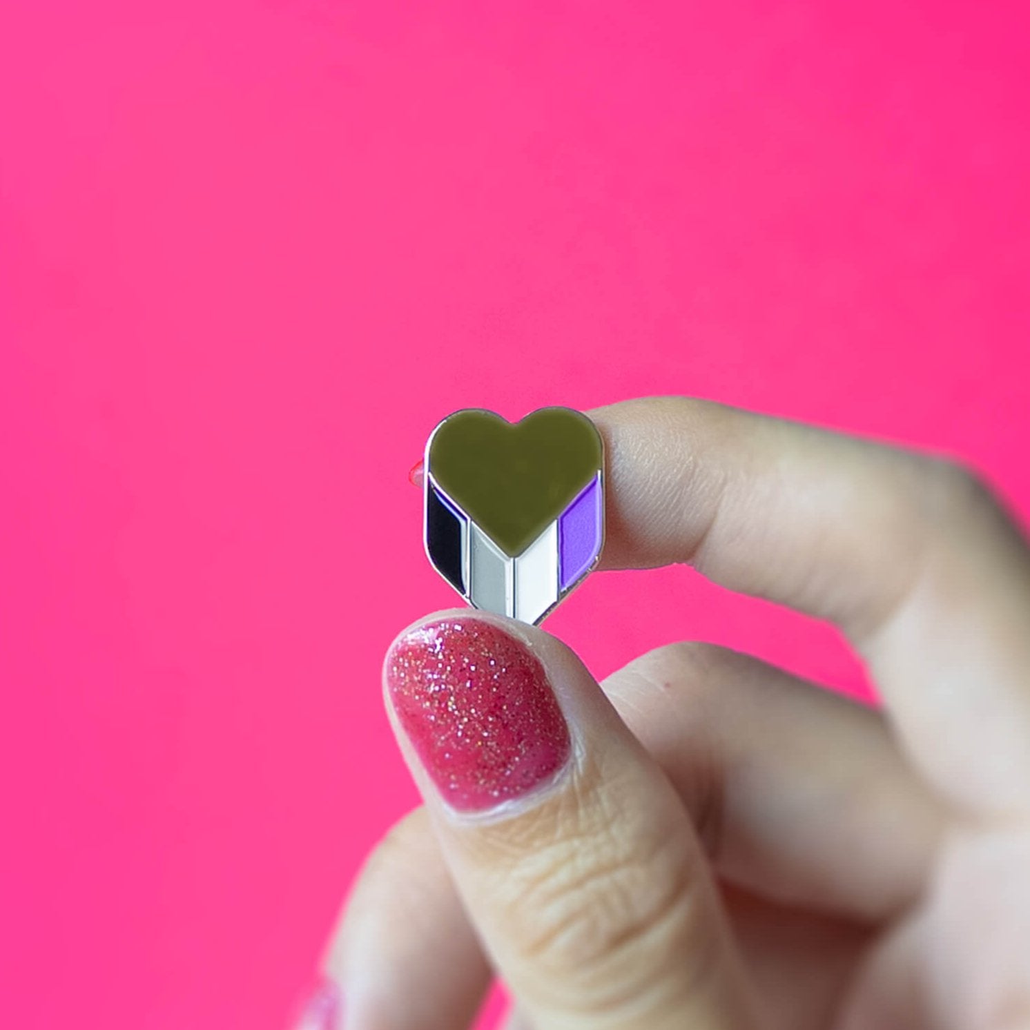 Golden Heart (asexual)— enamel pin