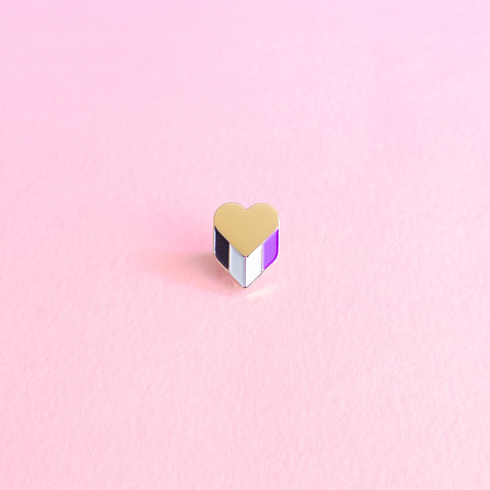 Golden Heart (asexual)— enamel pin