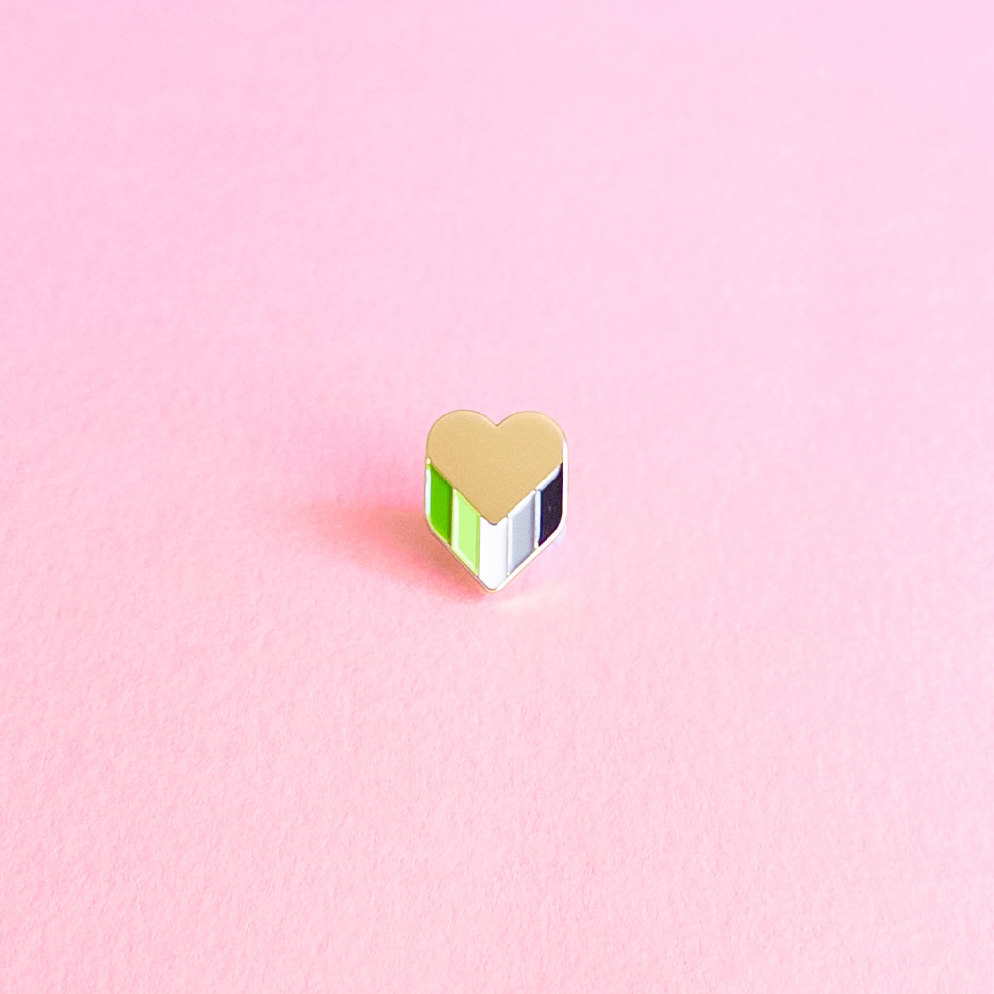 Golden Heart (aromantic)— enamel pin