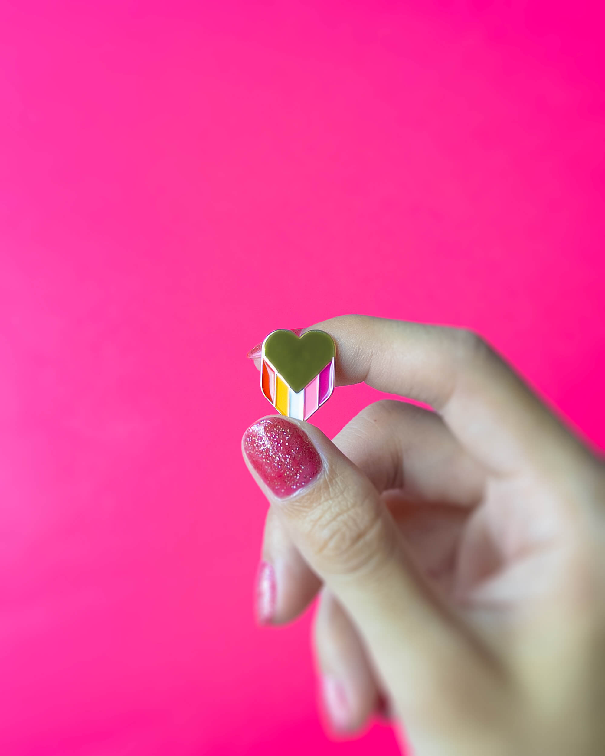 Golden Heart (lesbian)— enamel pin