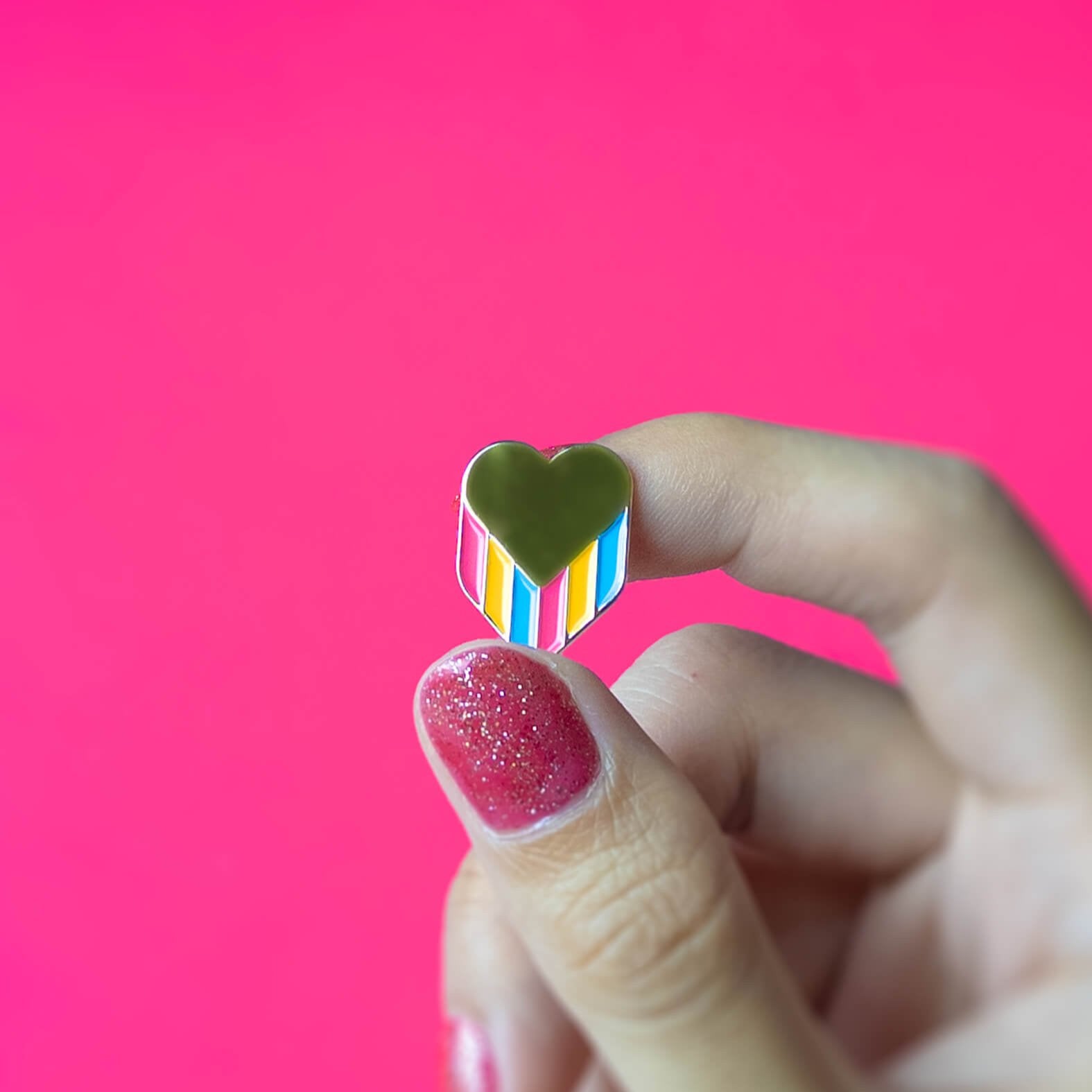 Golden Heart (pansexual)— enamel pin