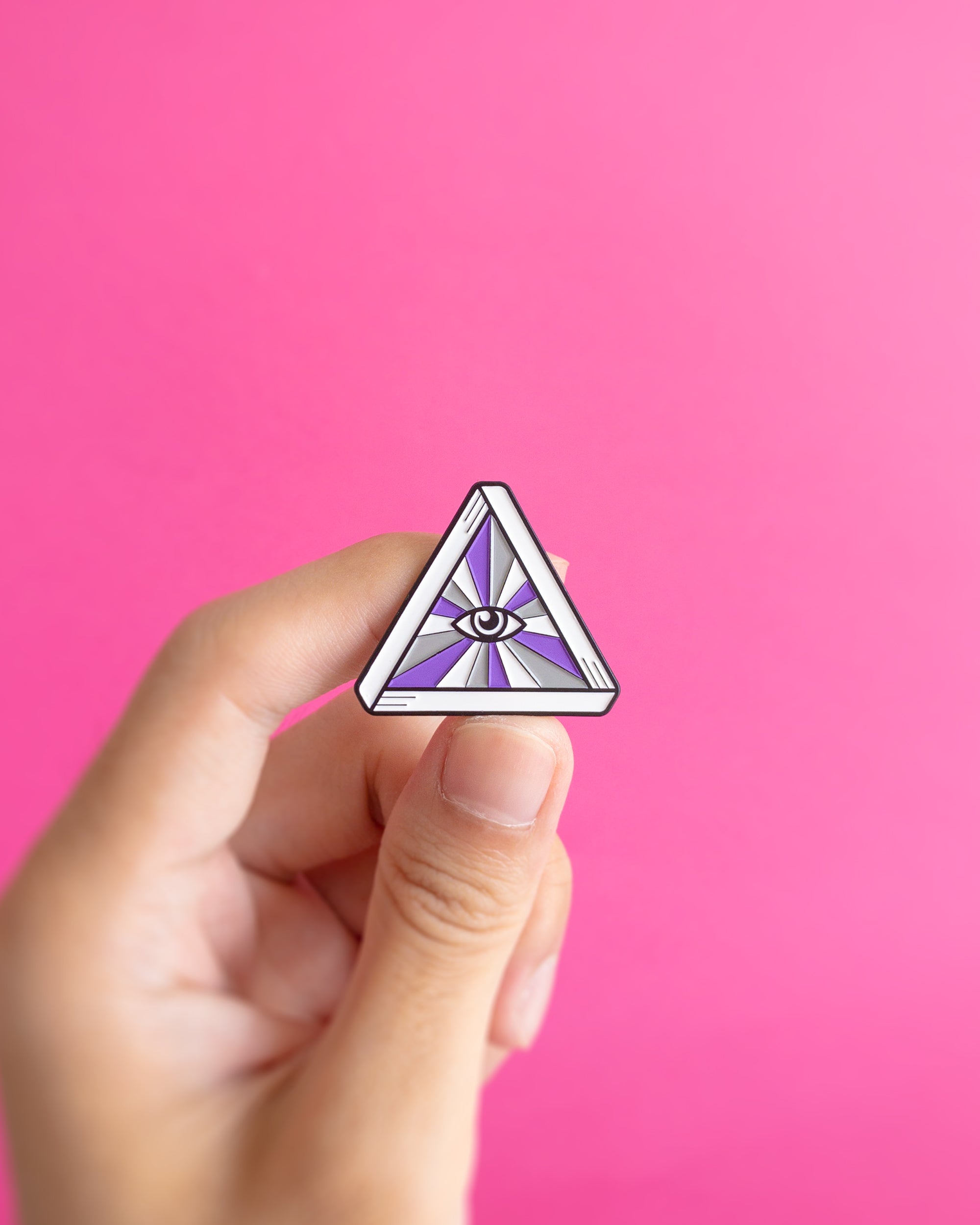 Queer eye (asexual / demisexual) — enamel pin