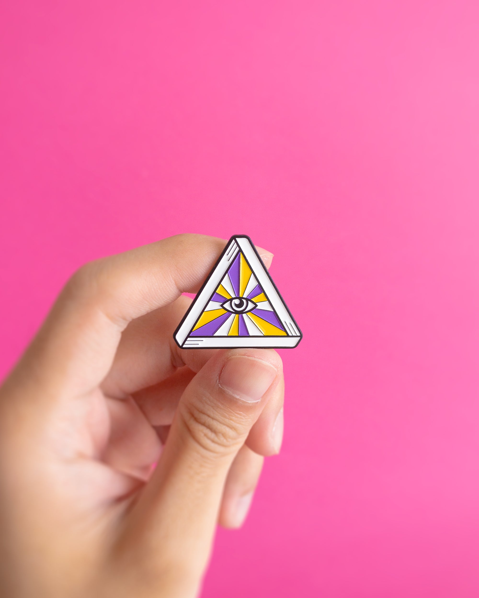 Queer eye (enby) — enamel pin