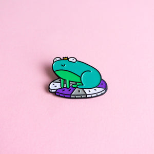 Frog (asexual / demisexual) — enamel pin