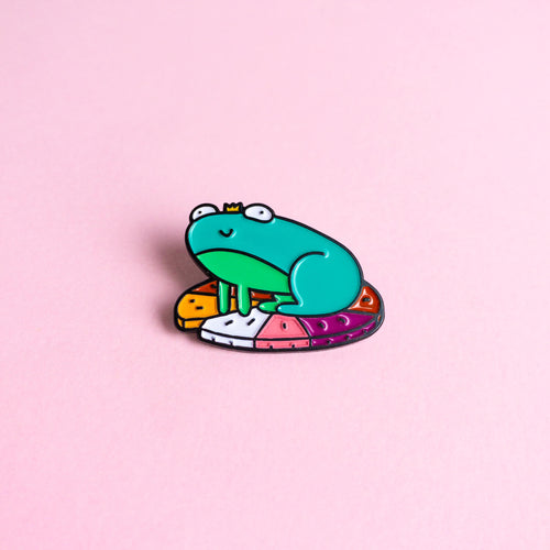Frog (lesbian) — enamel pin